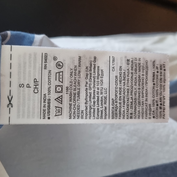 Gap button down shirt. Size S - Picture 3 of 4